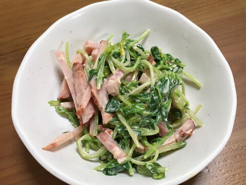 豆苗と焼豚の醤油マヨ和え